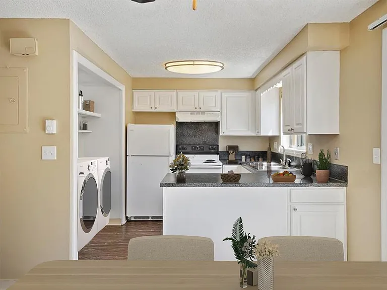 Medallion Townhomes — Photo 17