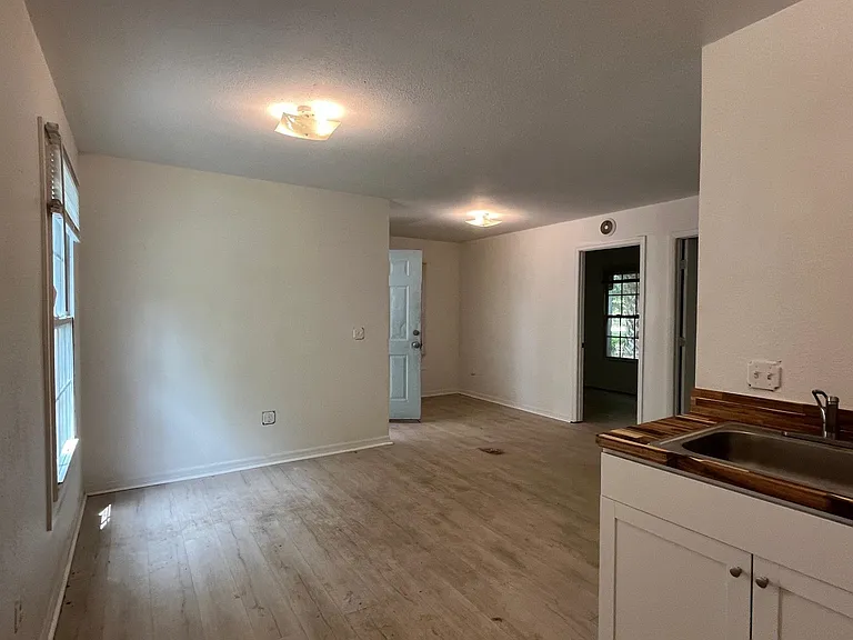 25 Florida Ave #A — Photo 3