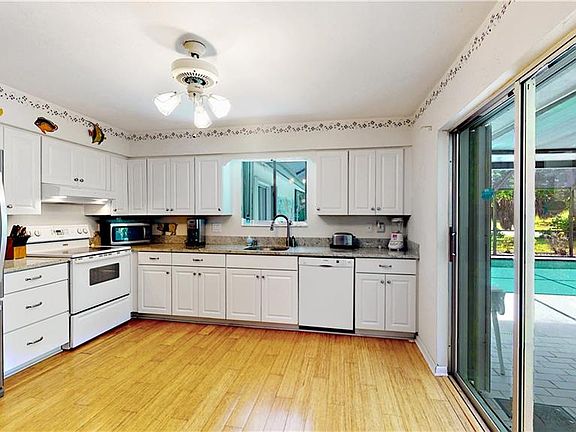 3rd image of 454 Lake Murex Cir