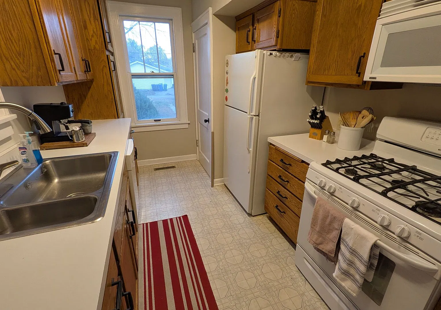 Fully furnished Minnehaha 3 bedroom home! — Photo 2
