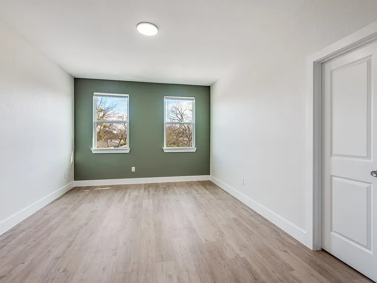 835 Stamps Ave — Photo 11