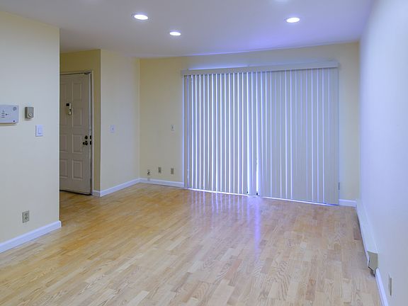 5th image of 1055 N Capitol Ave APT 109