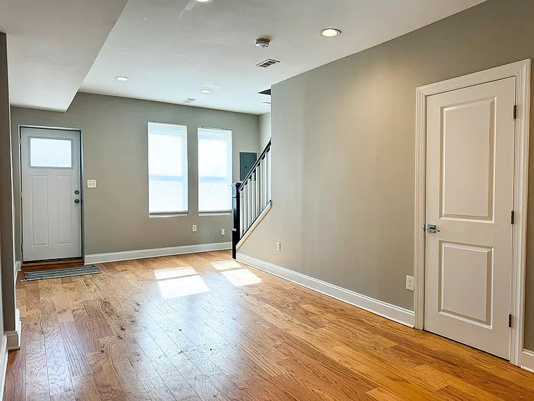 1838 Capitol Ave NE — Photo 6