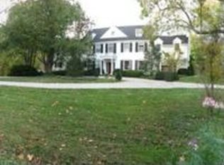 8400 Camargo Club Dr, Cincinnati, OH 45243
