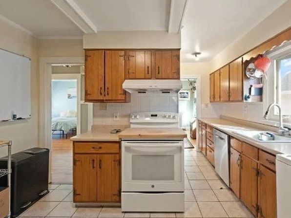 15 Cypress Rd #15, Medford, MA 02155