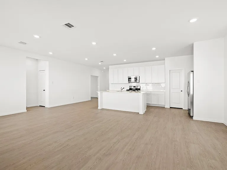 823 Heaven Dr — Photo 10