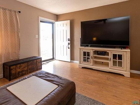 4th image of 2004 Solana Rd