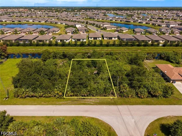 3742 Hyde Park Dr, Fort Myers, FL 33905