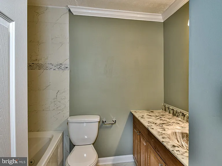 8011 Mandan Rd #303 — Photo 23