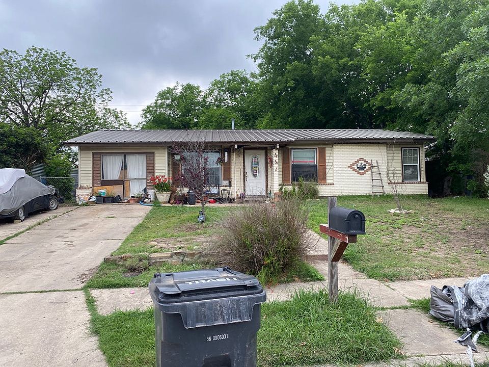 1st image of 447 Kopplow Pl