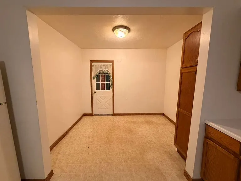 319 White St — Photo 14