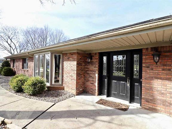 3rd image of 1301 Oak Hill Ct