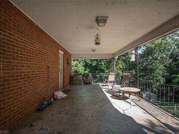 3rd image of 4525 Cumberland Dr