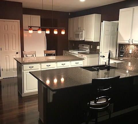 3rd image of 38300 Avalon Dr