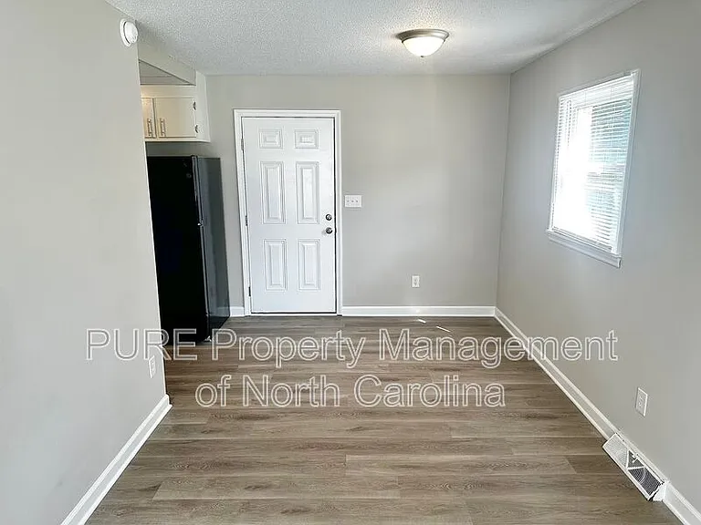 916 W 5th Ave #A — Photo 6