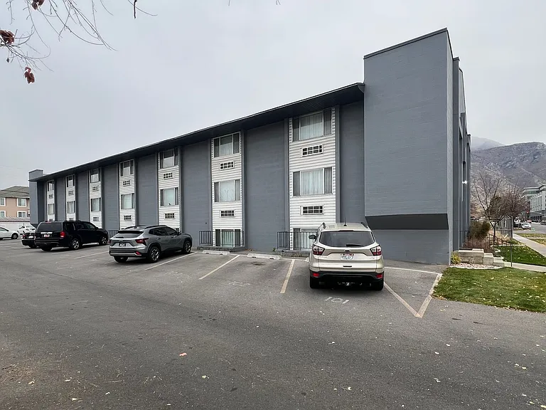 334 W 200 N — Photo 2