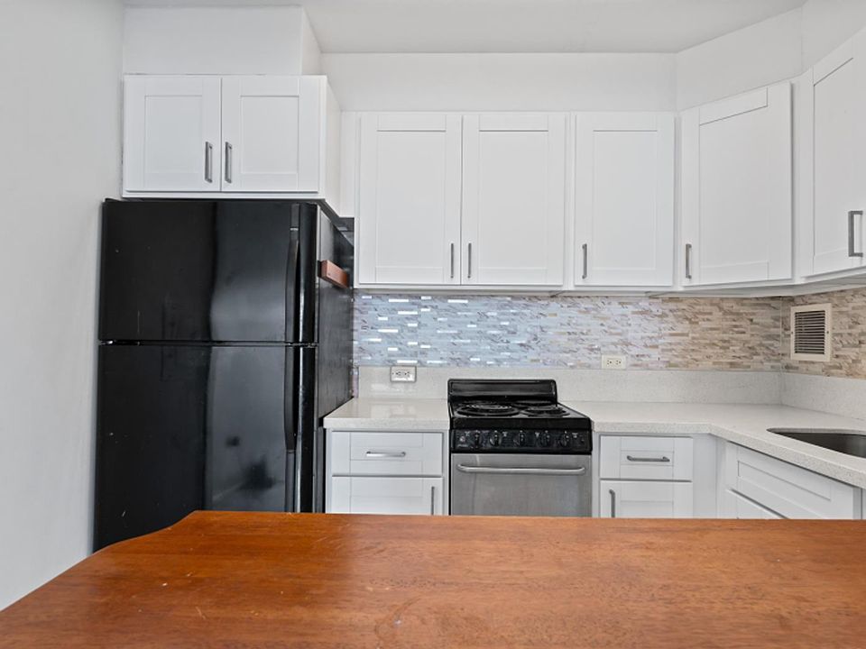 1st image of 1415 Victoria St APT 1002