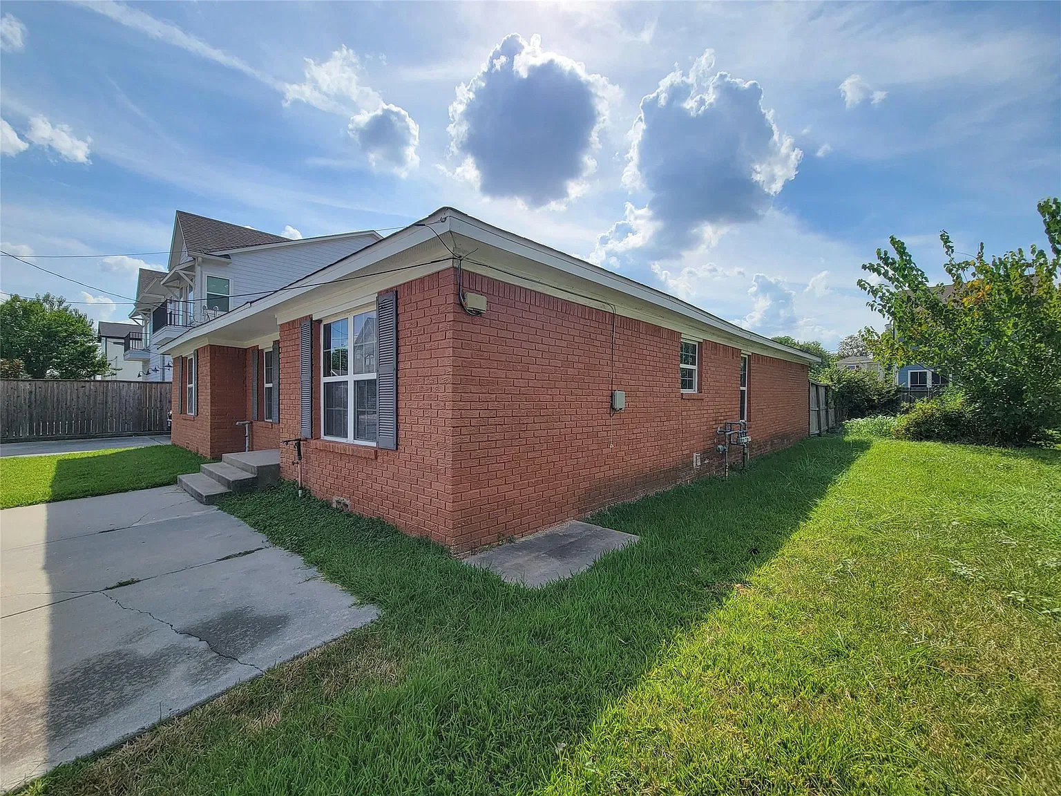2 bed, 1.0 bath, 1904 sqft, $1,450 — Photo 4