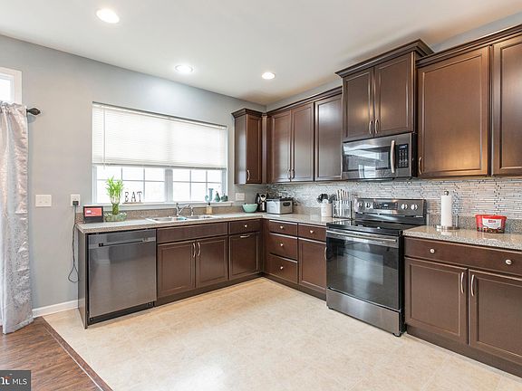 3rd image of 1585 E Matisse Dr