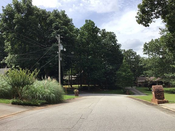 4th image of 160 Country Place Dr