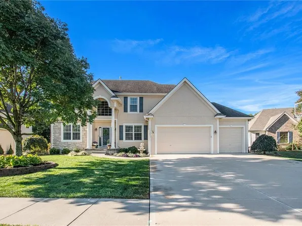 711 Willow St, Lansing, KS 66043