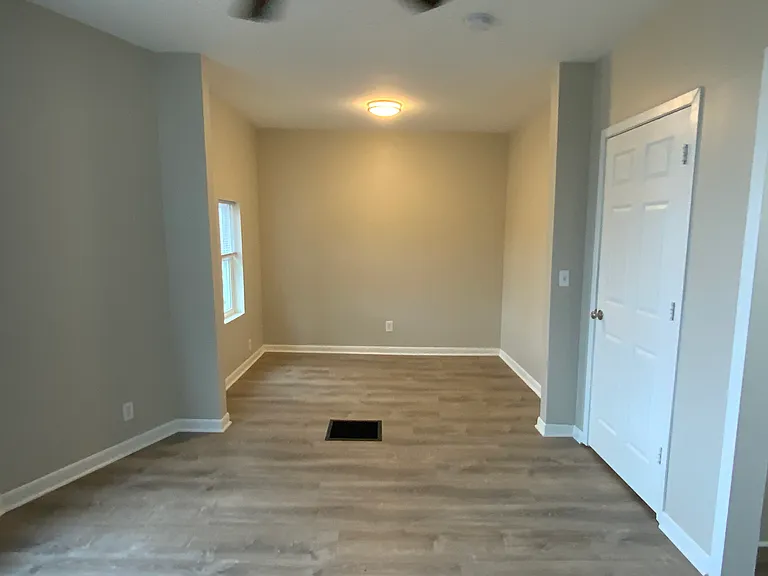 1725 John Ave — Photo 8