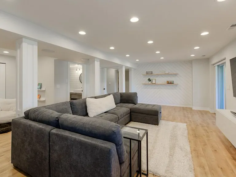2439 Norwood Ave — Photo 23