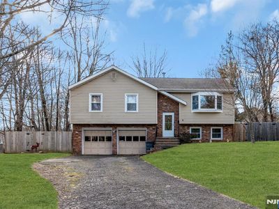 6 Whites Ln, Waldwick, NJ, 07463