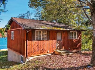 277 W Shore Dr, Hawley, PA 18428