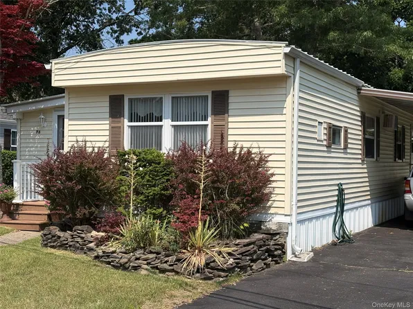 525 Riverleigh Avenue #P6, Riverhead, NY 11901