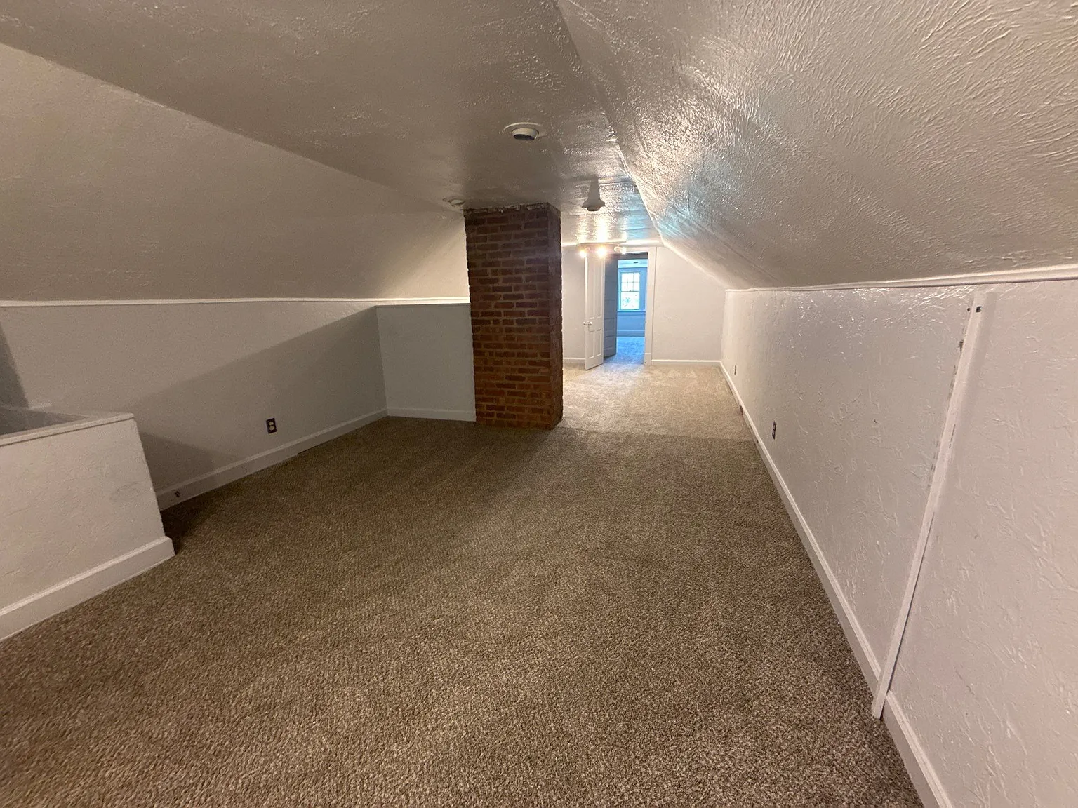 4 bed, $1,390 — Photo 2