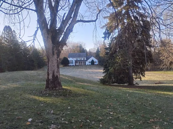 215 Hollander Rd, Wayzata, MN 55391