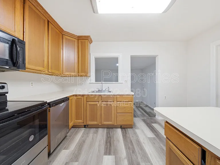 4530 E 6th St — Photo 10