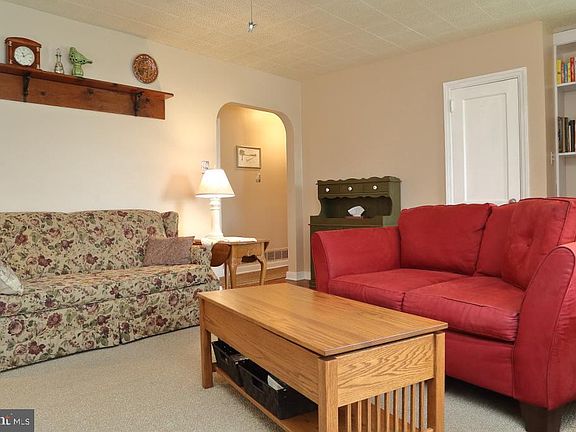 4th image of 205 Orlon St