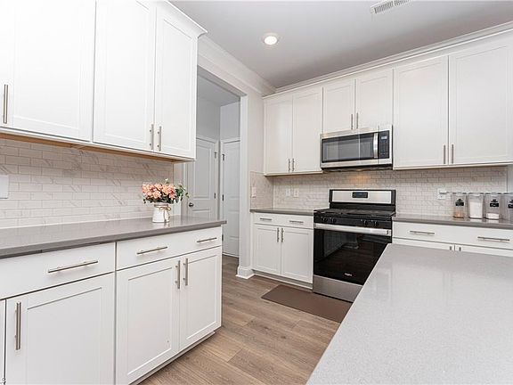 5th image of 1037 Henson Park Dr