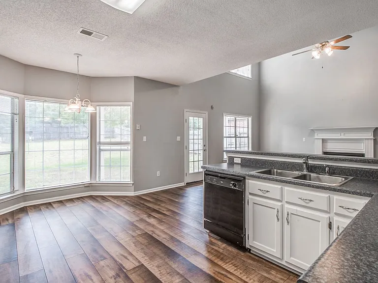9461 Hickory Dr — Photo 18