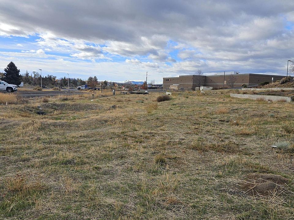 2nd image of 702 NE Highway 97 Highway