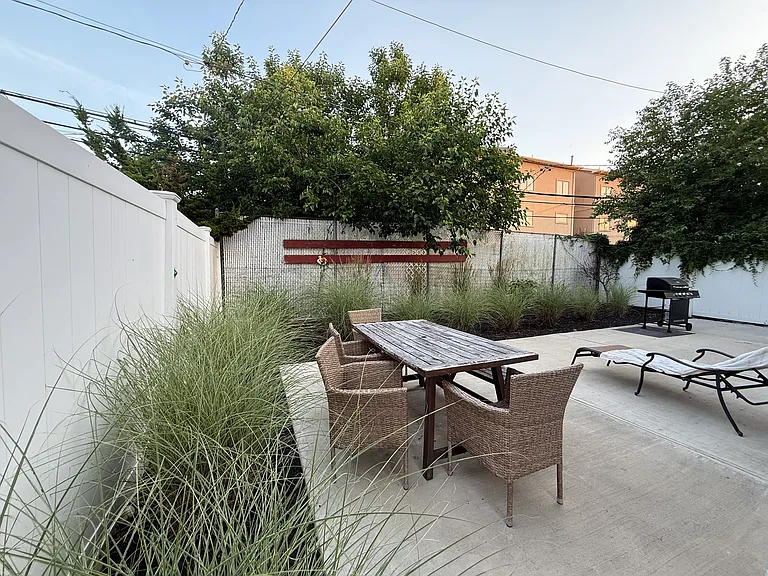 450 E Penn St #1 — Photo 4