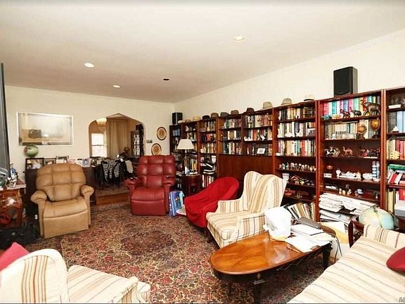 3rd image of 67-46 Fleet St
