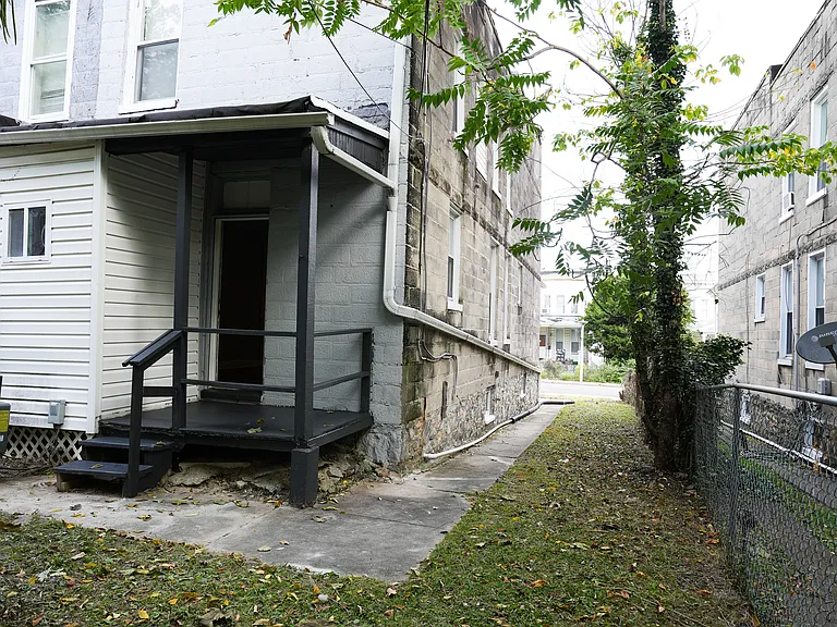 819 E 41st St — Photo 10
