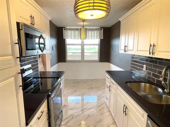 250 Jacaranda Dr APT 608, Plantation, FL 33324