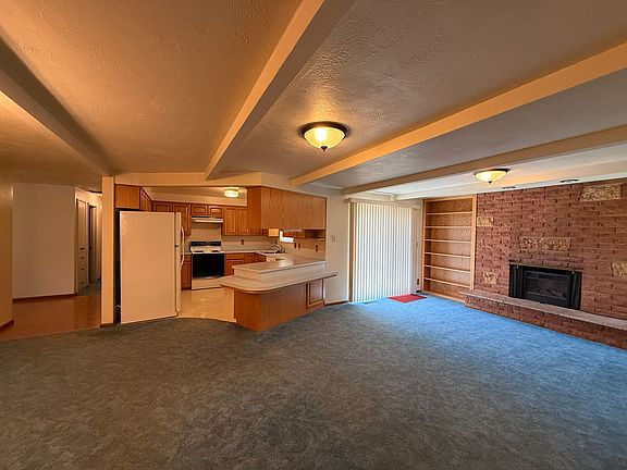 5th image of 2148 Grove St