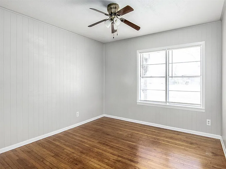2215 Silverbonnet St — Photo 11