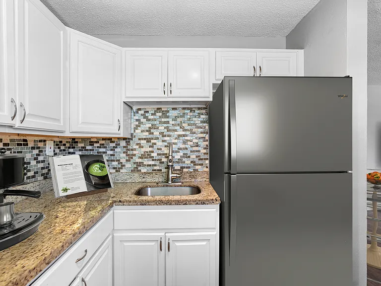 510 SW 20th Ave #20 — Photo 3