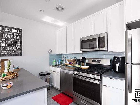 4th image of 2401 2nd Ave #4C