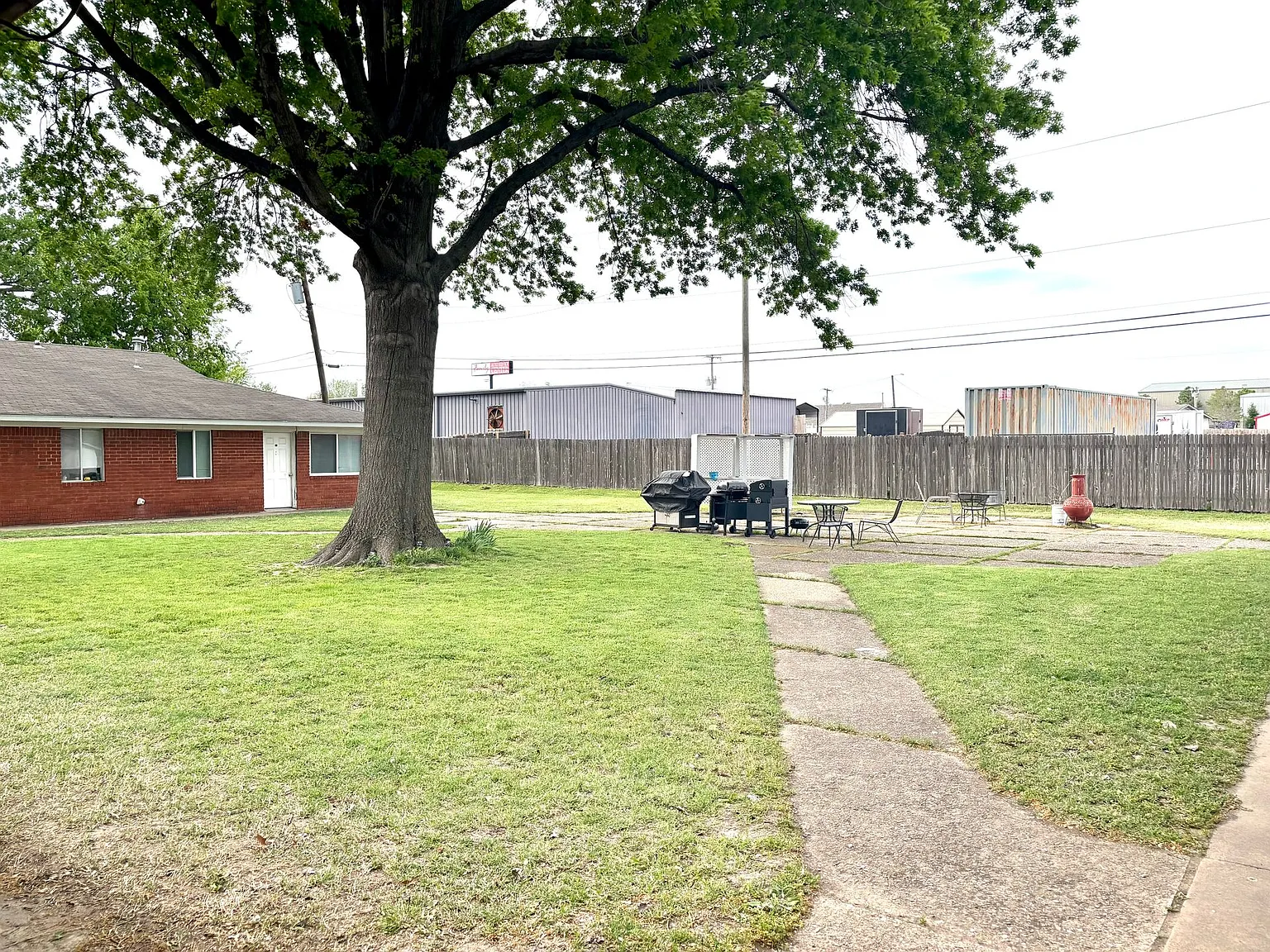 Americana Apartments — Photo 4