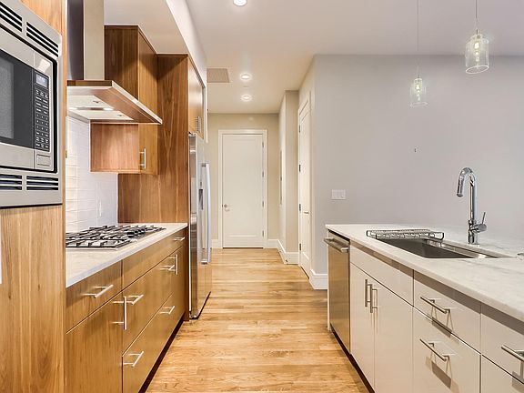 5th image of 250 Columbine St Unit 311