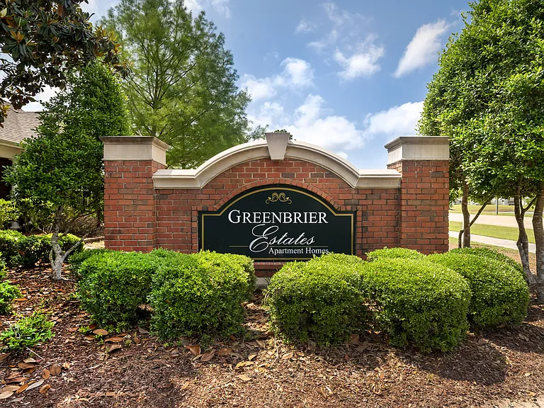 Greenbrier Estates Apartments — Photo 22