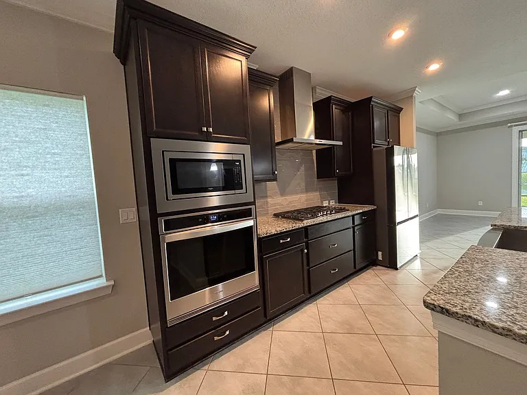 212 Willow Creek Ct — Photo 13