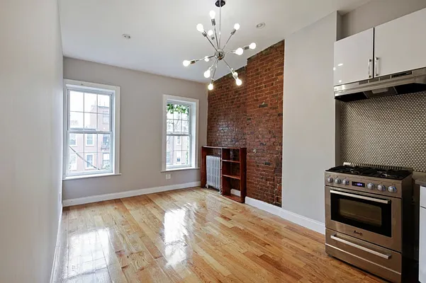 Rented by REZI | media 2